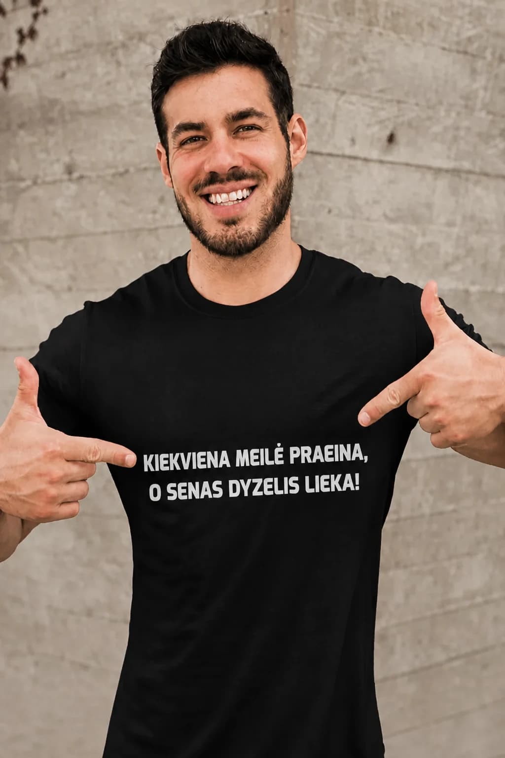 Juokingi marškinėliai „Kiekviena meilė praeina, o dyzelis lieka!“