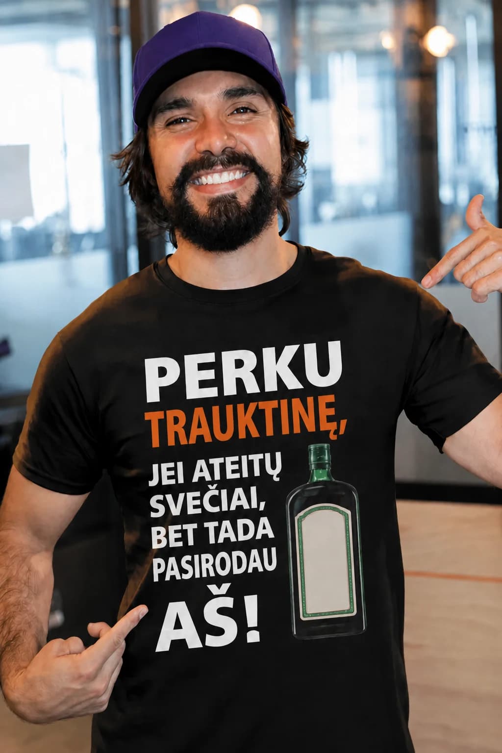 Juokingi marškinėliai „Perku trauktinę svečiams“