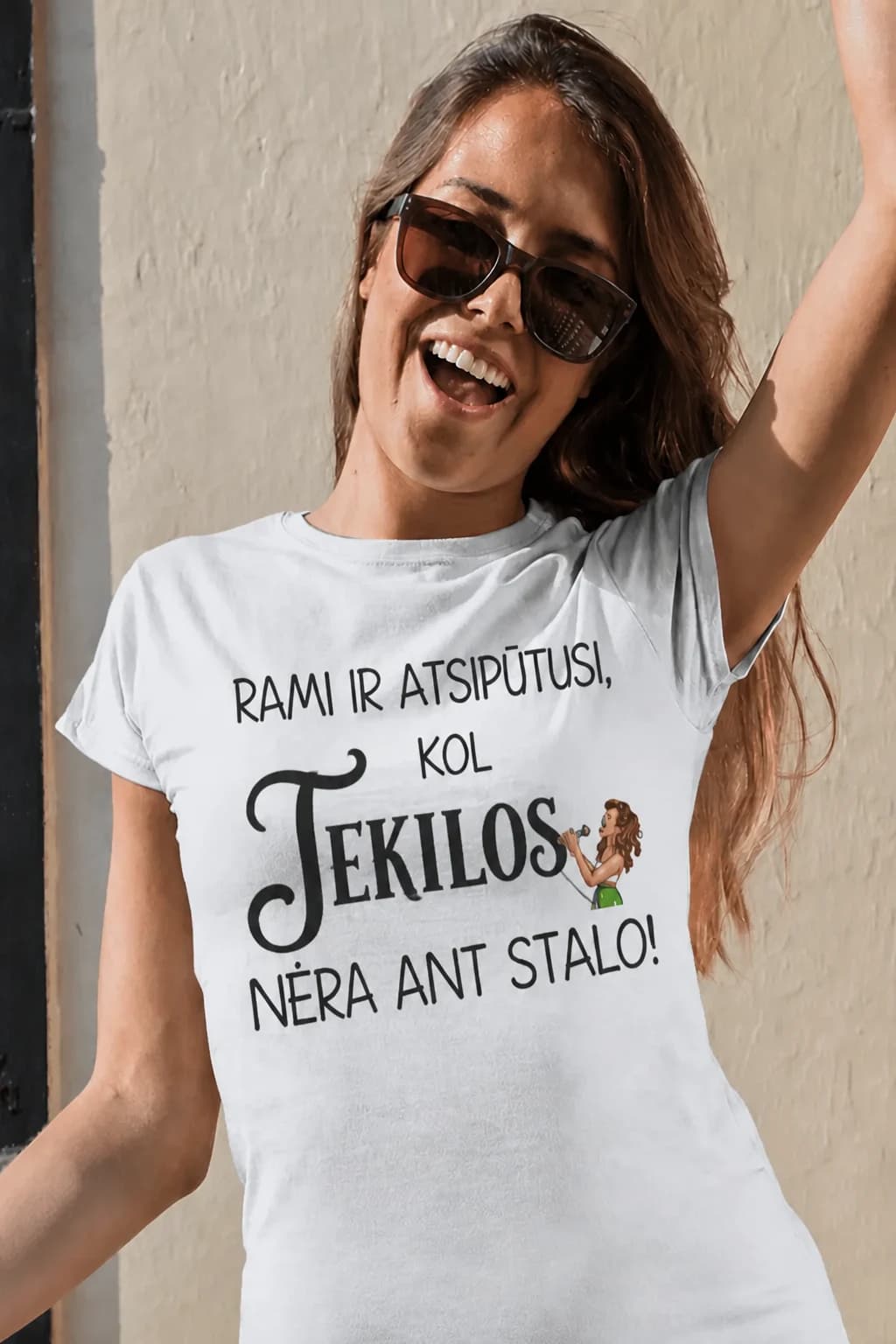 Juokingi marškinėliai „Rami, kol tekilos nėra ant stalo!“