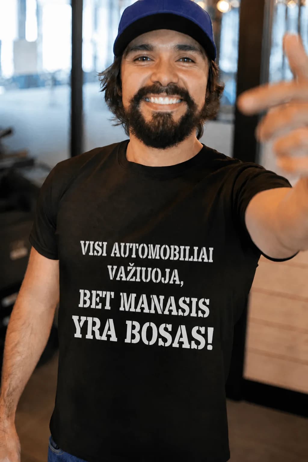 Juokingi marškinėliai „Mano automobilis – bosas“