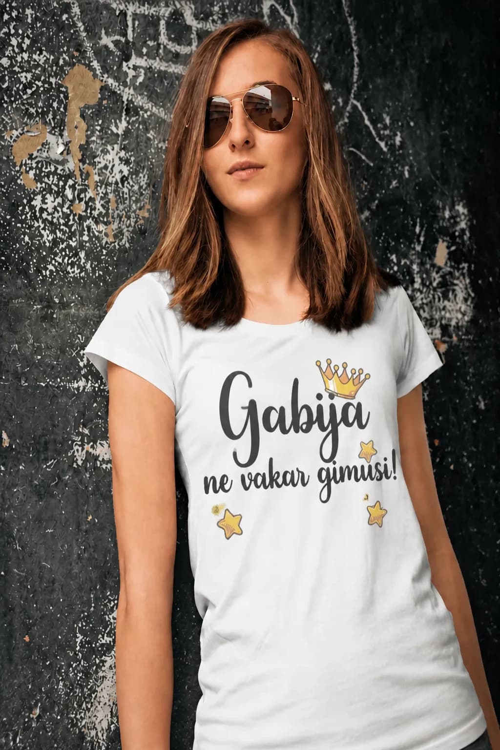 Juokingi marškinėliai „… ne vakar gimusi!“ su vardu