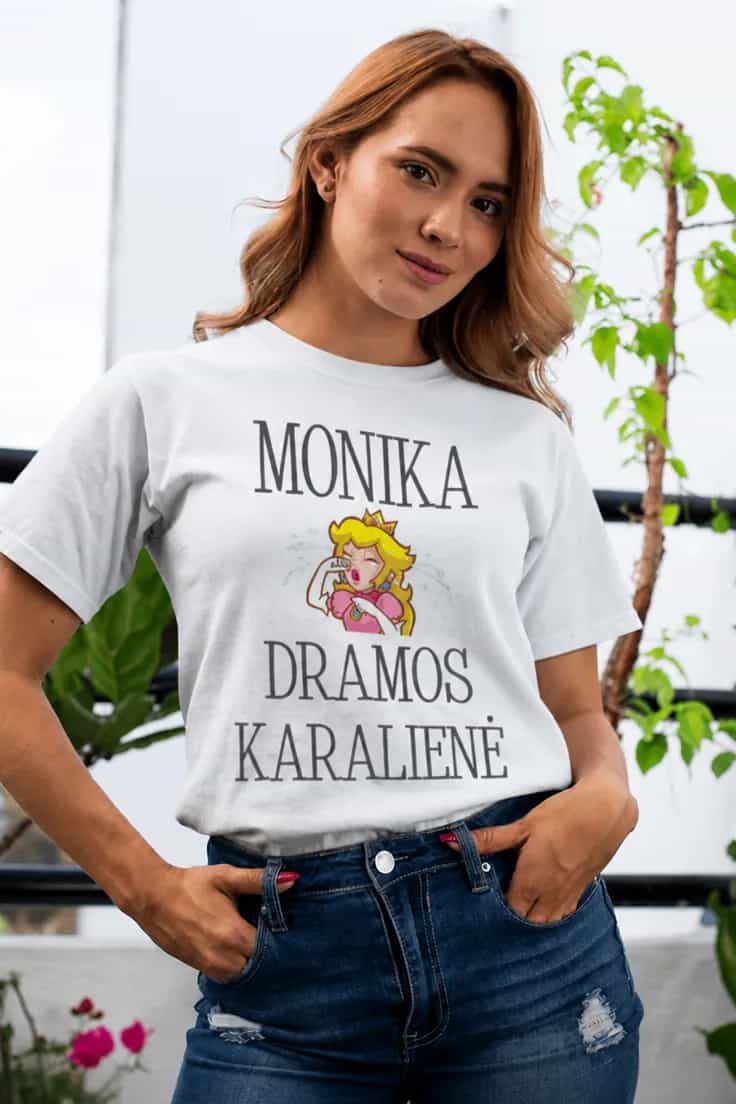 Juokingi marškinėliai dramos karalienė su vardu