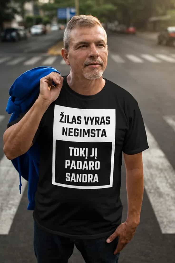 Juokingi marškinėliai Žilas vyras su vardu