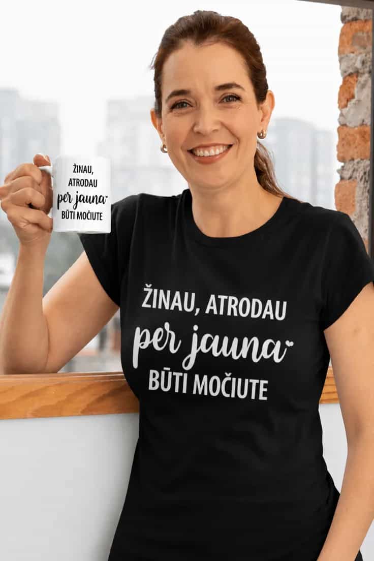 Juokingi marškinėliai per jauna būti močiute