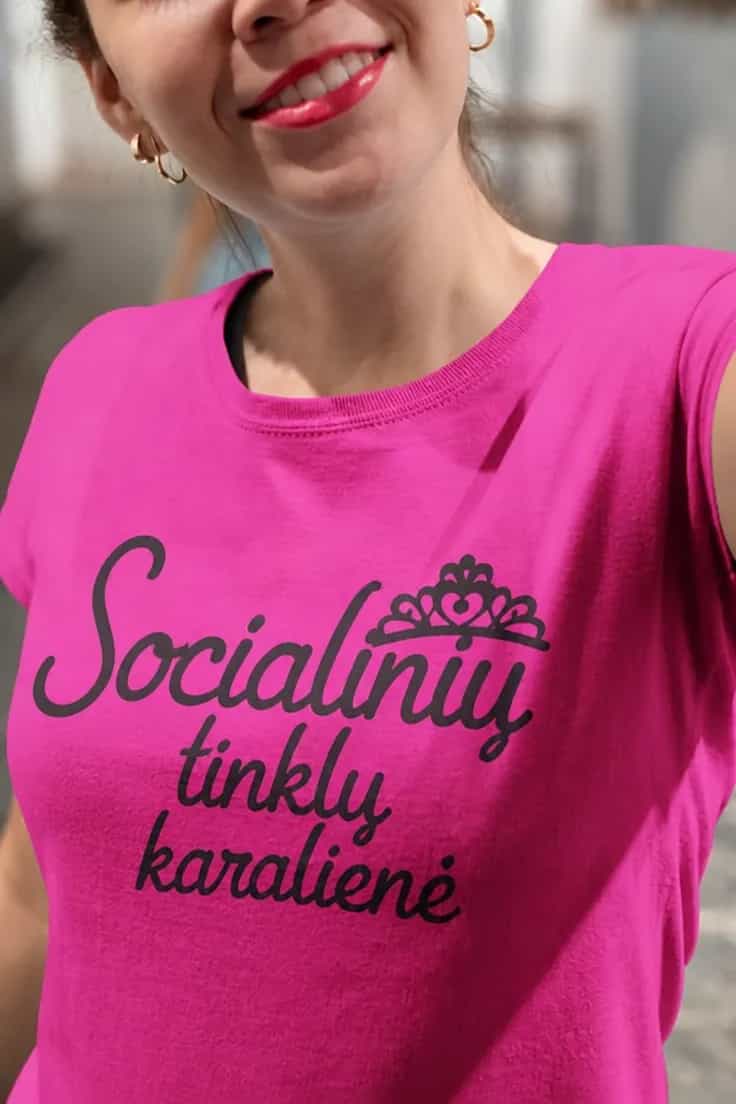 Juokingi marškinėliai Socialinių tinklų karalienė
