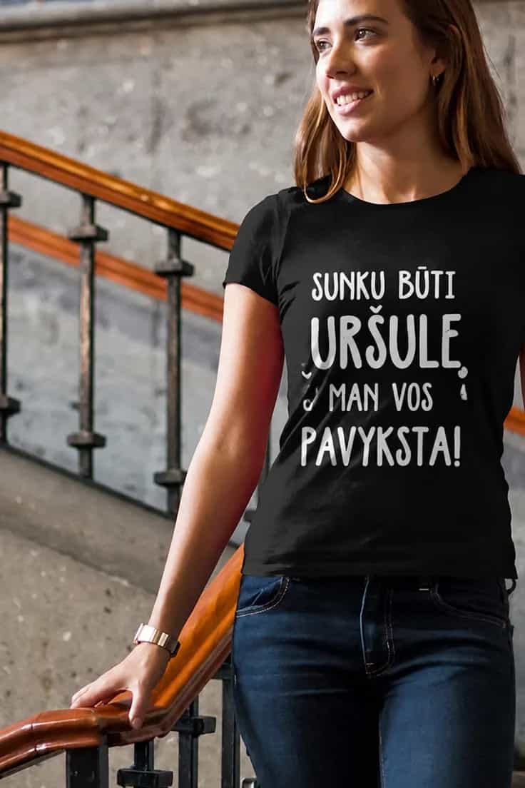 Juokingi marškinėliai sunku būti su vardu