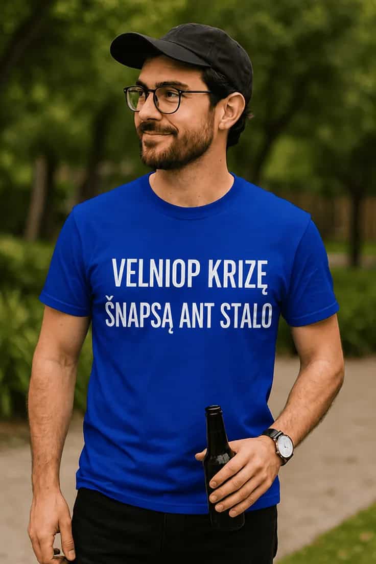 Juokingi marškinėliai Velniop krizę šnapsas ant stalo
