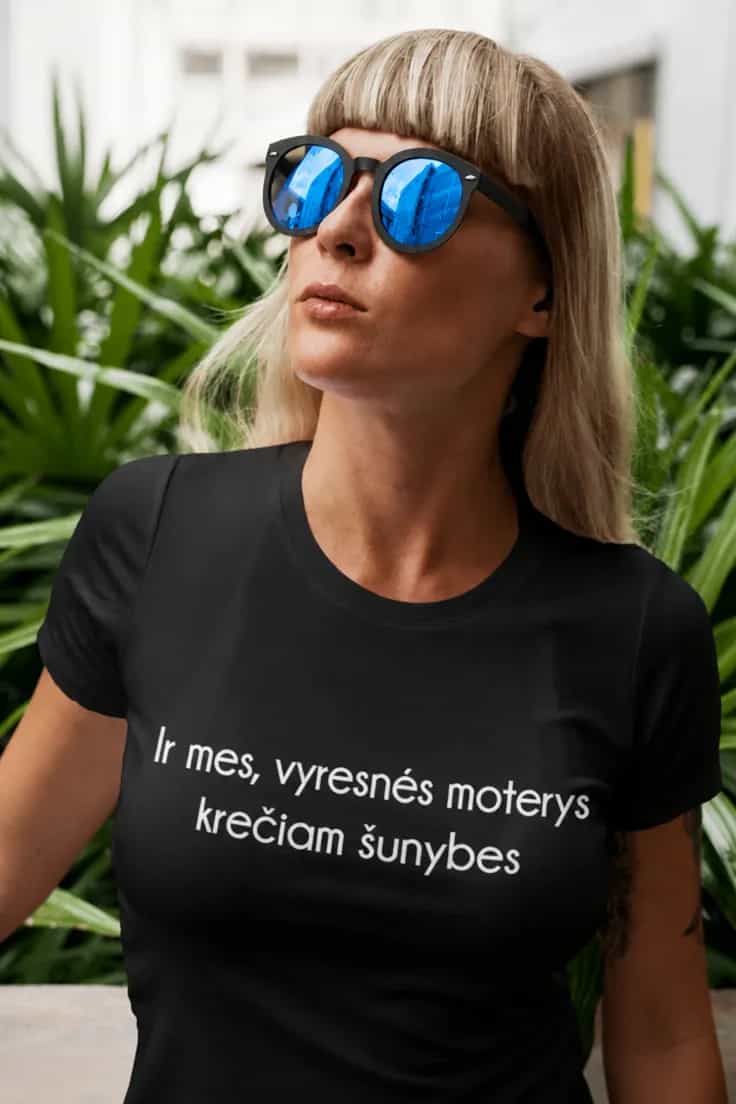 Juokingi marškinėliai Vyresnės moterys krečia šunybes